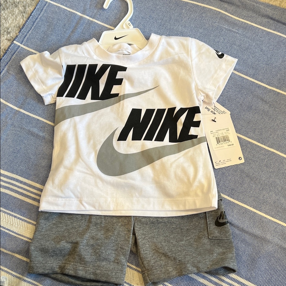 Nike White and Gray Kids Set